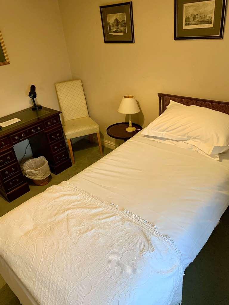Guyers House Hotel And Restaurant Коршам Номер фото