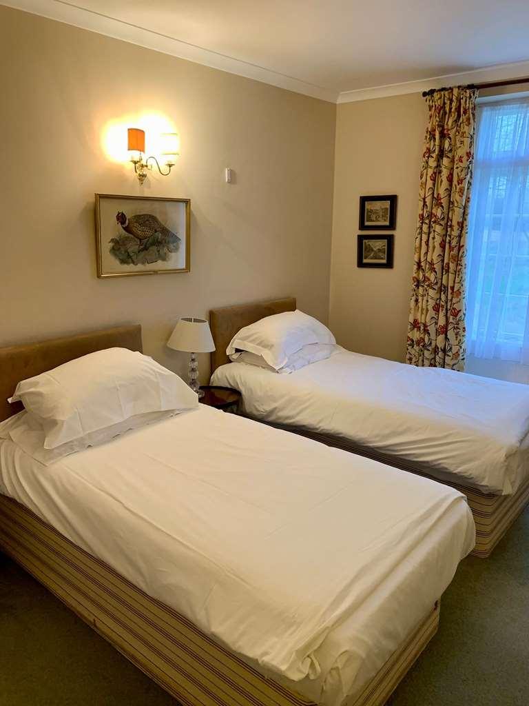 Guyers House Hotel And Restaurant Коршам Номер фото